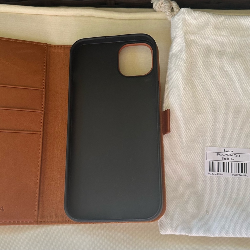NEW Fossils Sienna & Clove iPhone Wallet Case Fits Size iPhone 14 Plus Brown
